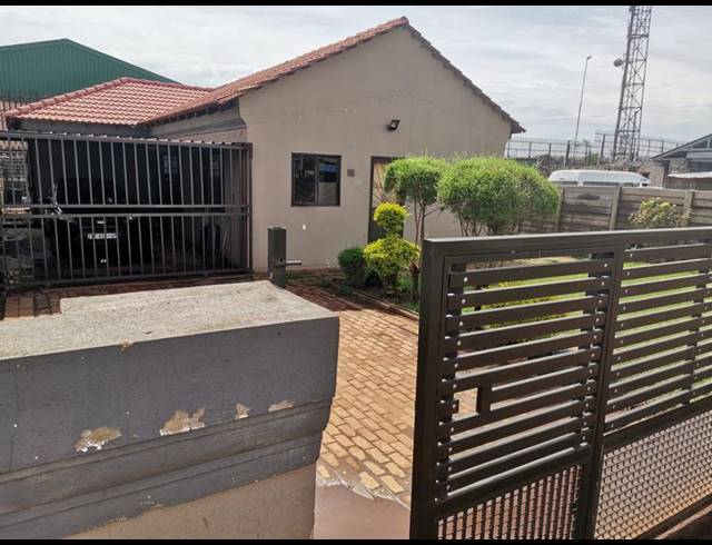 3 BEDROOM HOUSE FOR SALE IN GERMISTON SOUTH